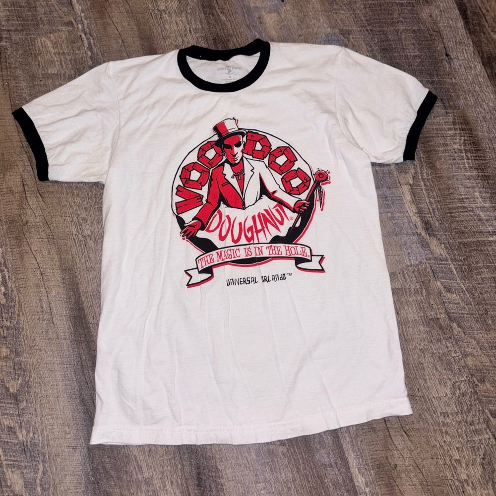 Voodoo Doughnut T-Shirt Medium Universal Studios Orlando RINGER TEE